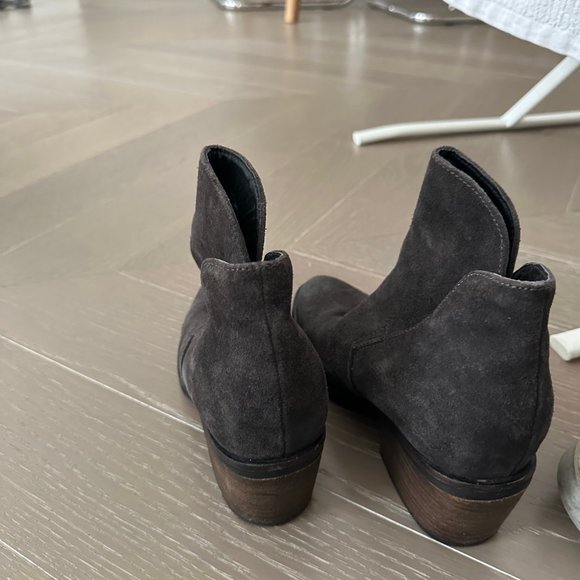 Dolce Vita grey suede boots, size 7.5 - Picture 2 of 6